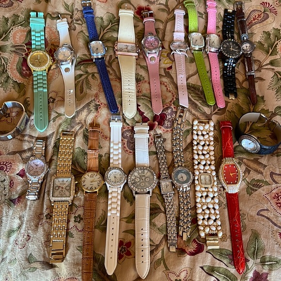 All colors - Picture 1 of 2